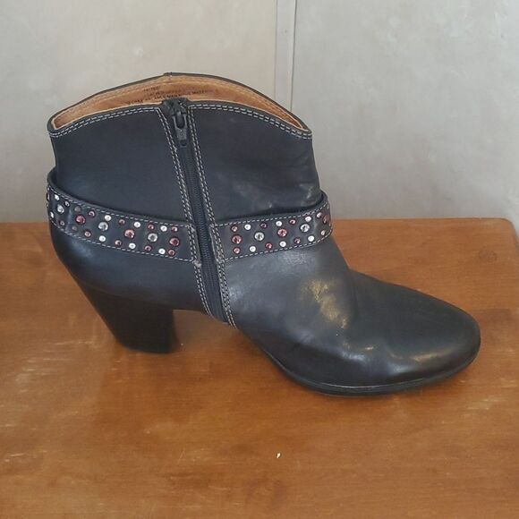 Sofft Black Studded Ankle Booties – Size 9.5 – Comfort & Edgy Style - Picture 2 of 11
